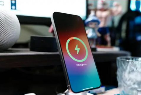 黄埔苹果15换屏服务分享用什么充电器给iPhone15充电更好 